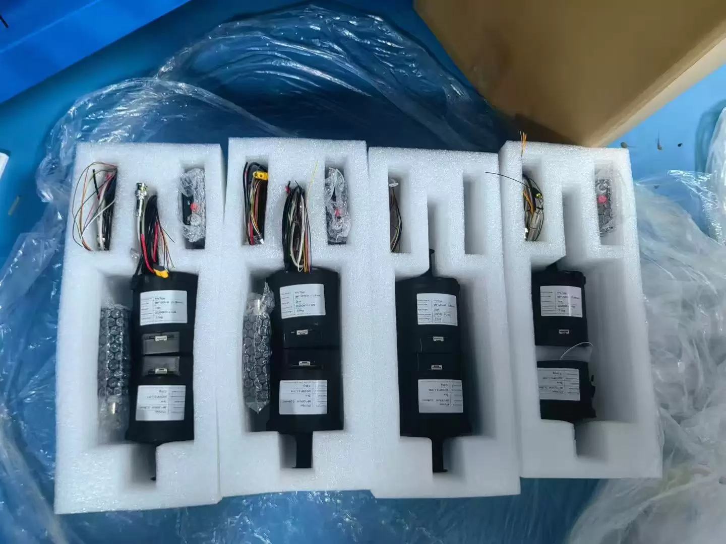 3km, 5km, 10km, 15km, 20km, 30km, 40km menzilli fiber optik makaralarla donatılmış İHA'lar.