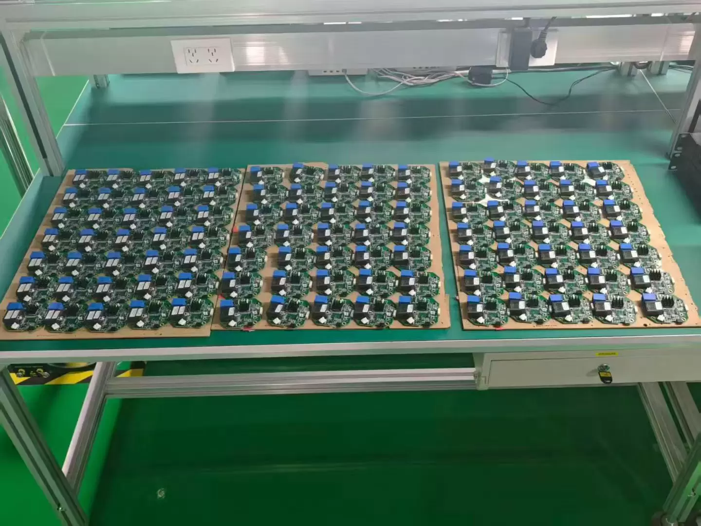 3km, 5km, 10km, 15km, 20km, 30km, 40km menzilli fiber optik makaralarla donatılmış İHA'lar.